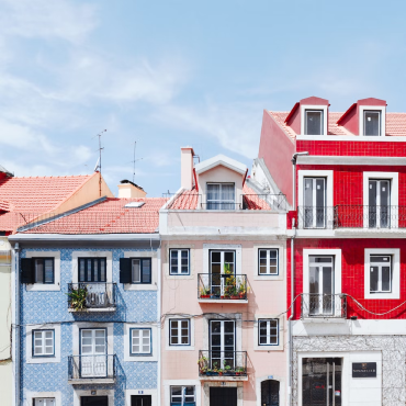 colorful homes in Lisbon